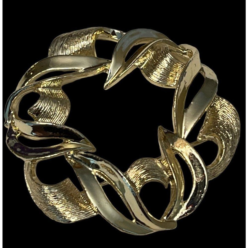 Gold Wreath Brooch Pin Polished Brushed Ribbons Open Work Vintage Signed KRAMER